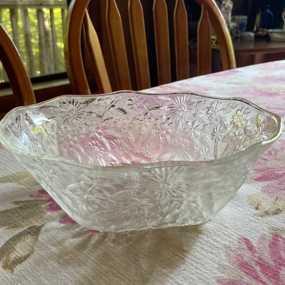 Vintage Pressed Clear Glass Round Bowel 7.5” - Picture 3 of 4